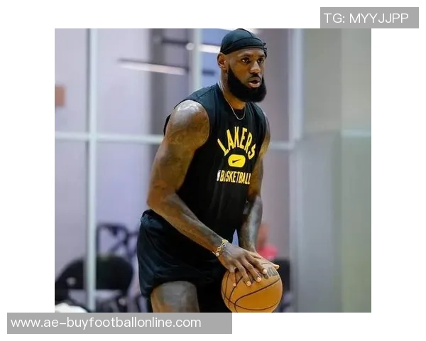 老詹的自律精神训练师布里克利揭秘提前两小时到场的秘密 老詹的自律精神训练师布里克利揭秘提前两小时到场的秘密