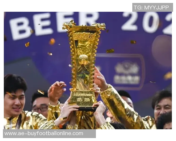 山东泰山庆祝成立32周年五次夺顶级联赛冠军八次捧足协杯奖杯 山东泰山庆祝成立32周年五次夺顶级联赛冠军八次捧足协杯奖杯