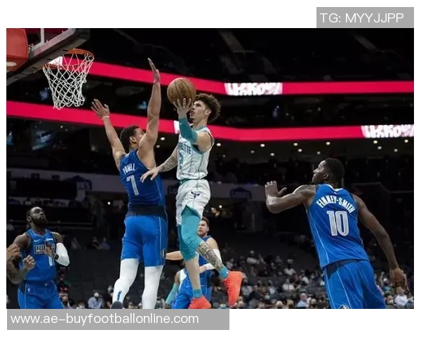 文班在季前赛频繁失误米奇称其为尝试新打法与阵容磨合的必要过程