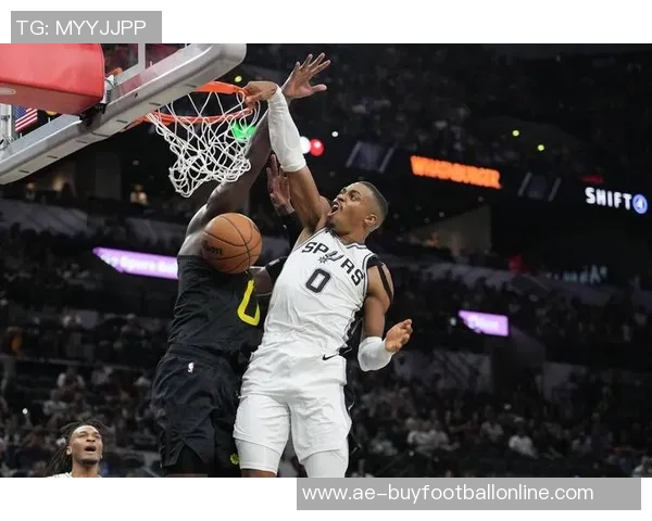 凯尔登约翰逊盛赞卡斯尔在关键时刻的表现为球队带来骄傲与信心 凯尔登约翰逊盛赞卡斯尔在关键时刻的表现为球队带来骄傲与信心